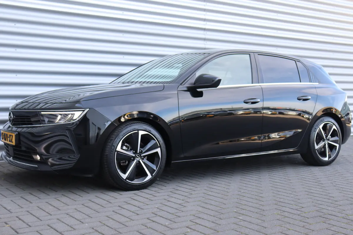 1.2 TURBO 130PK ELEGANCE / NAVI / LEDER / CLIMA / LED / PDC / AGR / 17" LMV / CAMERA / KEYLESS / AFN. TREKHAAK / WINTERPAKKET / CRUISECONTROL / NIEUWSTAAT !!