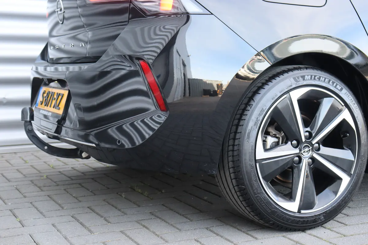 1.2 TURBO 130PK ELEGANCE / NAVI / LEDER / CLIMA / LED / PDC / AGR / 17" LMV / CAMERA / KEYLESS / AFN. TREKHAAK / WINTERPAKKET / CRUISECONTROL / NIEUWSTAAT !!