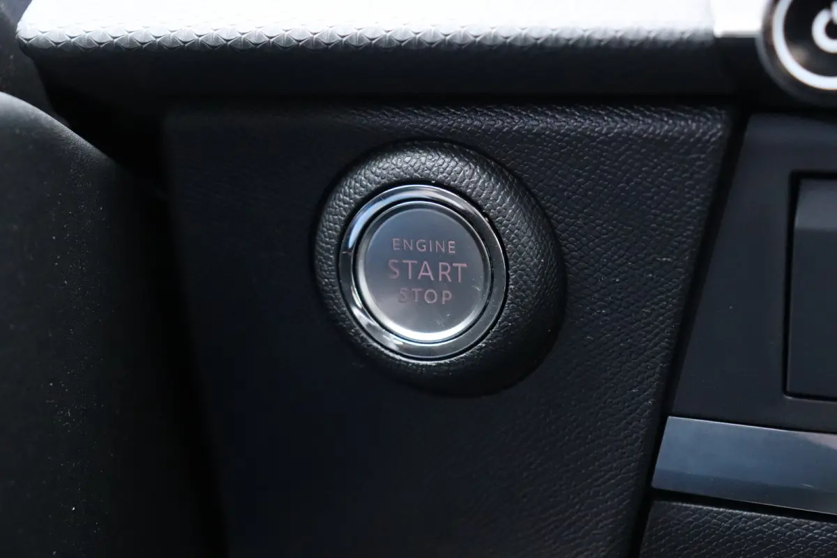 1.2 TURBO 130PK ELEGANCE / NAVI / LEDER / CLIMA / LED / PDC / AGR / 17" LMV / CAMERA / KEYLESS / AFN. TREKHAAK / WINTERPAKKET / CRUISECONTROL / NIEUWSTAAT !!