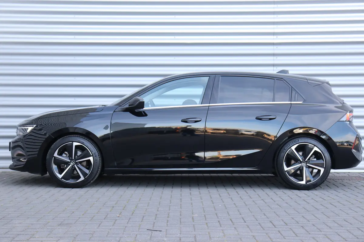 1.2 TURBO 130PK ELEGANCE / NAVI / LEDER / CLIMA / LED / PDC / AGR / 17" LMV / CAMERA / KEYLESS / AFN. TREKHAAK / WINTERPAKKET / CRUISECONTROL / NIEUWSTAAT !!