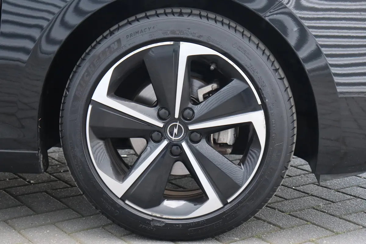 1.2 TURBO 130PK ELEGANCE / NAVI / LEDER / CLIMA / LED / PDC / AGR / 17" LMV / CAMERA / KEYLESS / AFN. TREKHAAK / WINTERPAKKET / CRUISECONTROL / NIEUWSTAAT !!