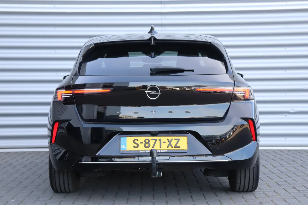 1.2 TURBO 130PK ELEGANCE / NAVI / LEDER / CLIMA / LED / PDC / AGR / 17" LMV / CAMERA / KEYLESS / AFN. TREKHAAK / WINTERPAKKET / CRUISECONTROL / NIEUWSTAAT !!