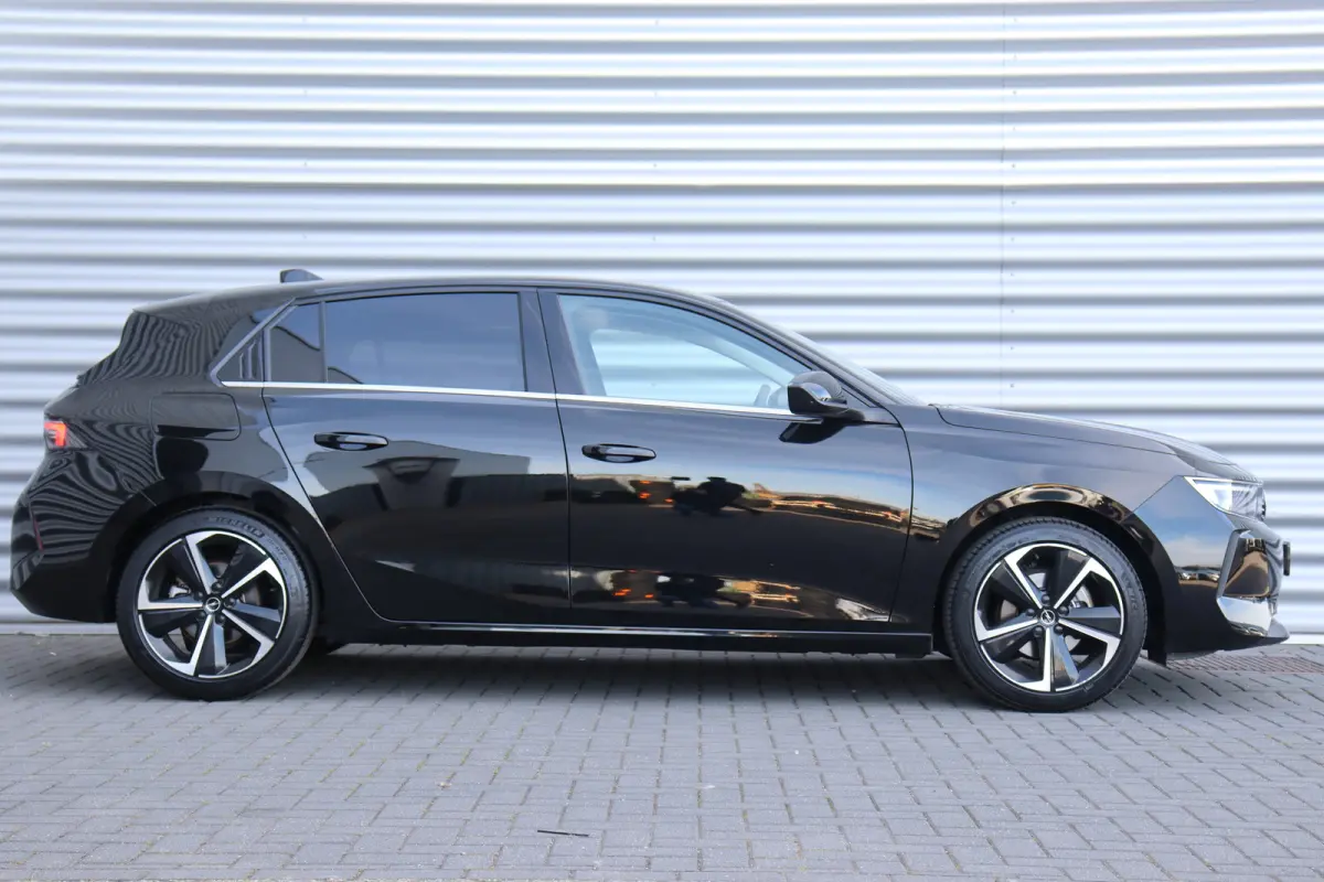 1.2 TURBO 130PK ELEGANCE / NAVI / LEDER / CLIMA / LED / PDC / AGR / 17" LMV / CAMERA / KEYLESS / AFN. TREKHAAK / WINTERPAKKET / CRUISECONTROL / NIEUWSTAAT !!