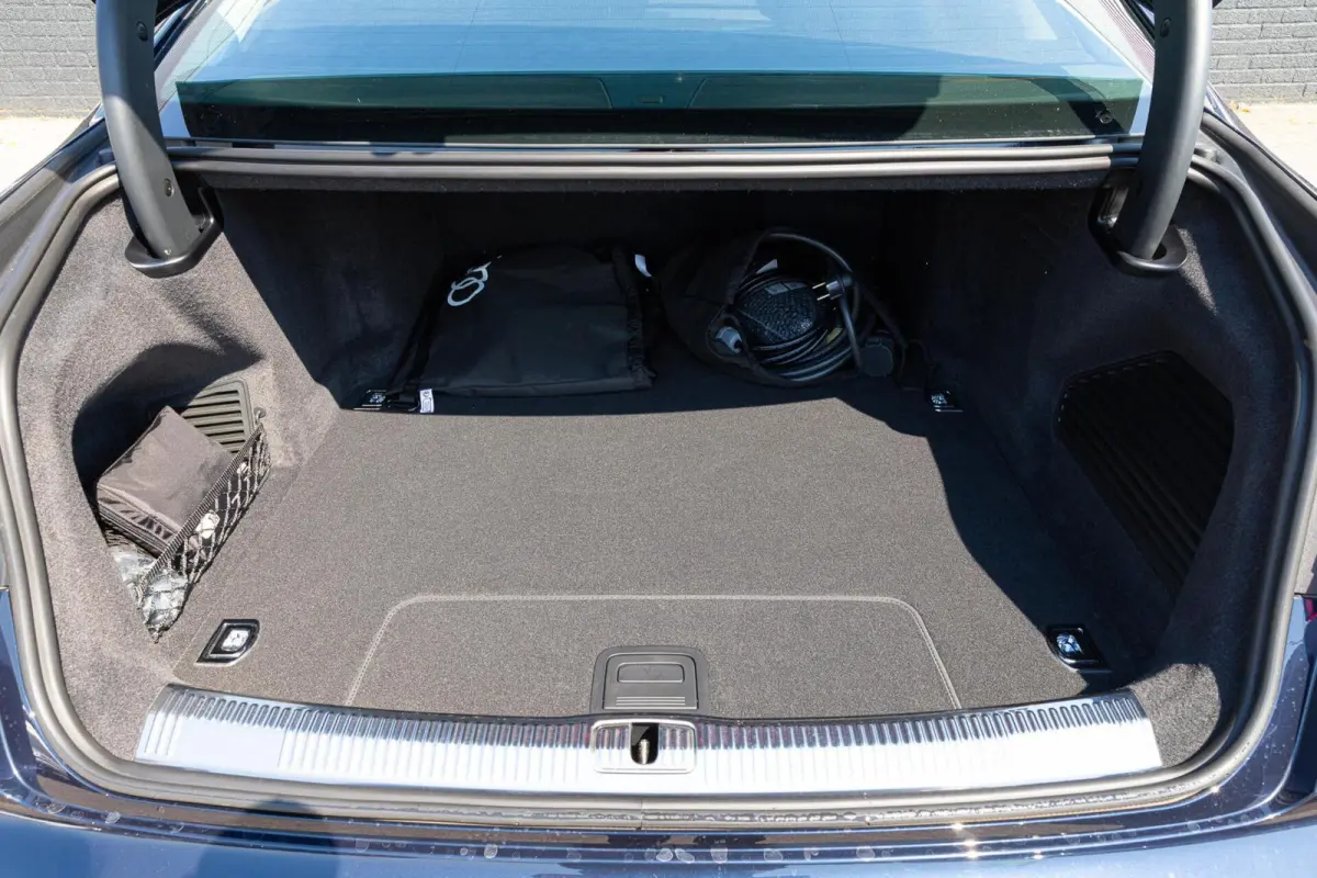 60 TFSI e quattro PANO MASSAGE HEAD UP B&O MATRIX