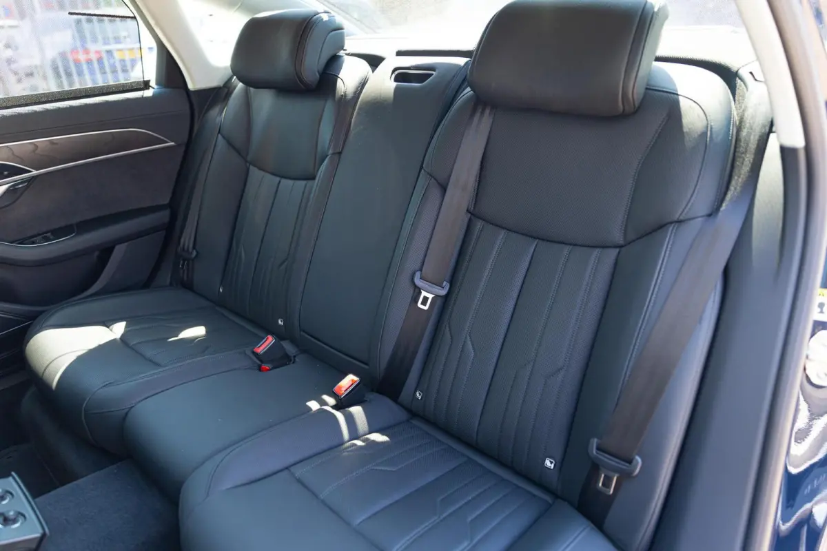 60 TFSI e quattro PANO MASSAGE HEAD UP B&O MATRIX