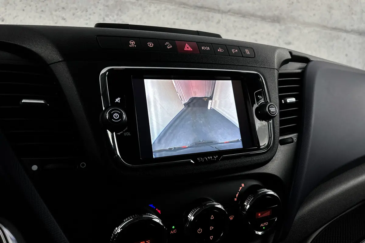 35C21 Dubbellucht | Geen vrachtwagenheffing | Trekhaak 3,5T | Navigatie | LED | Camera | Airco | Cruise control