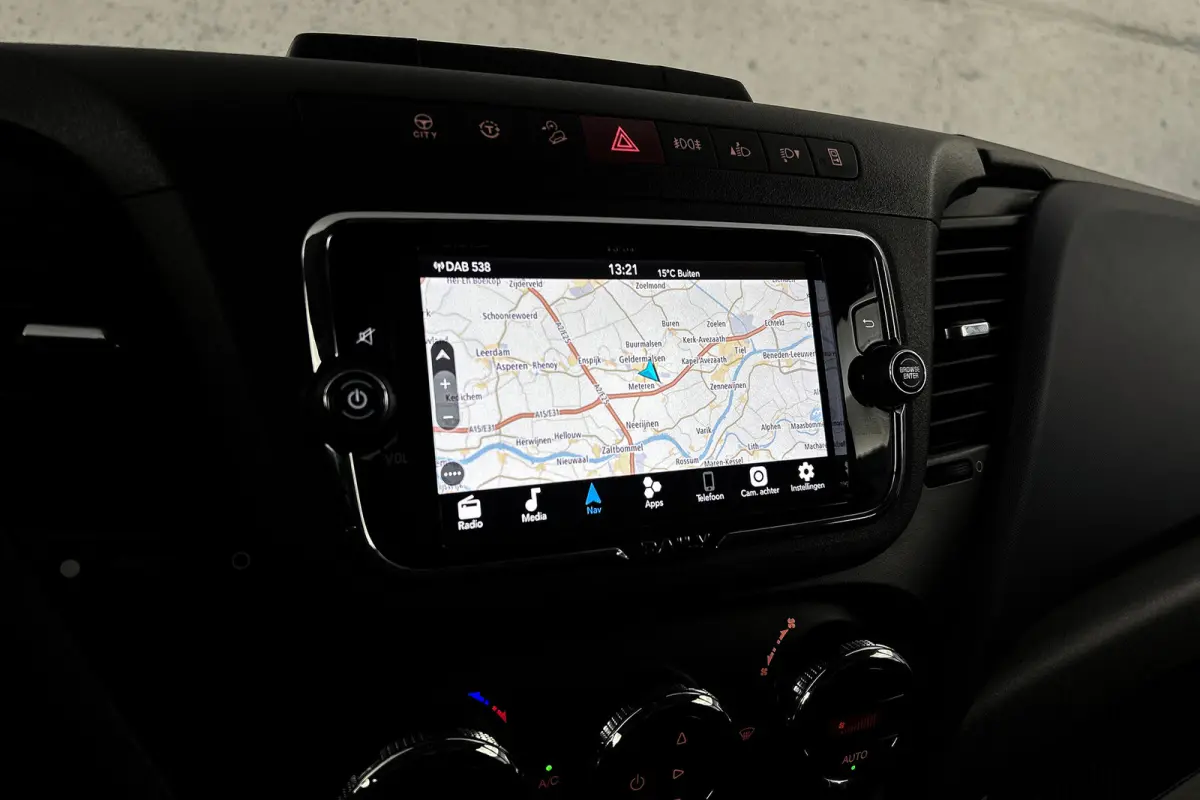 35C21 Dubbellucht | Geen vrachtwagenheffing | Trekhaak 3,5T | Navigatie | LED | Camera | Airco | Cruise control