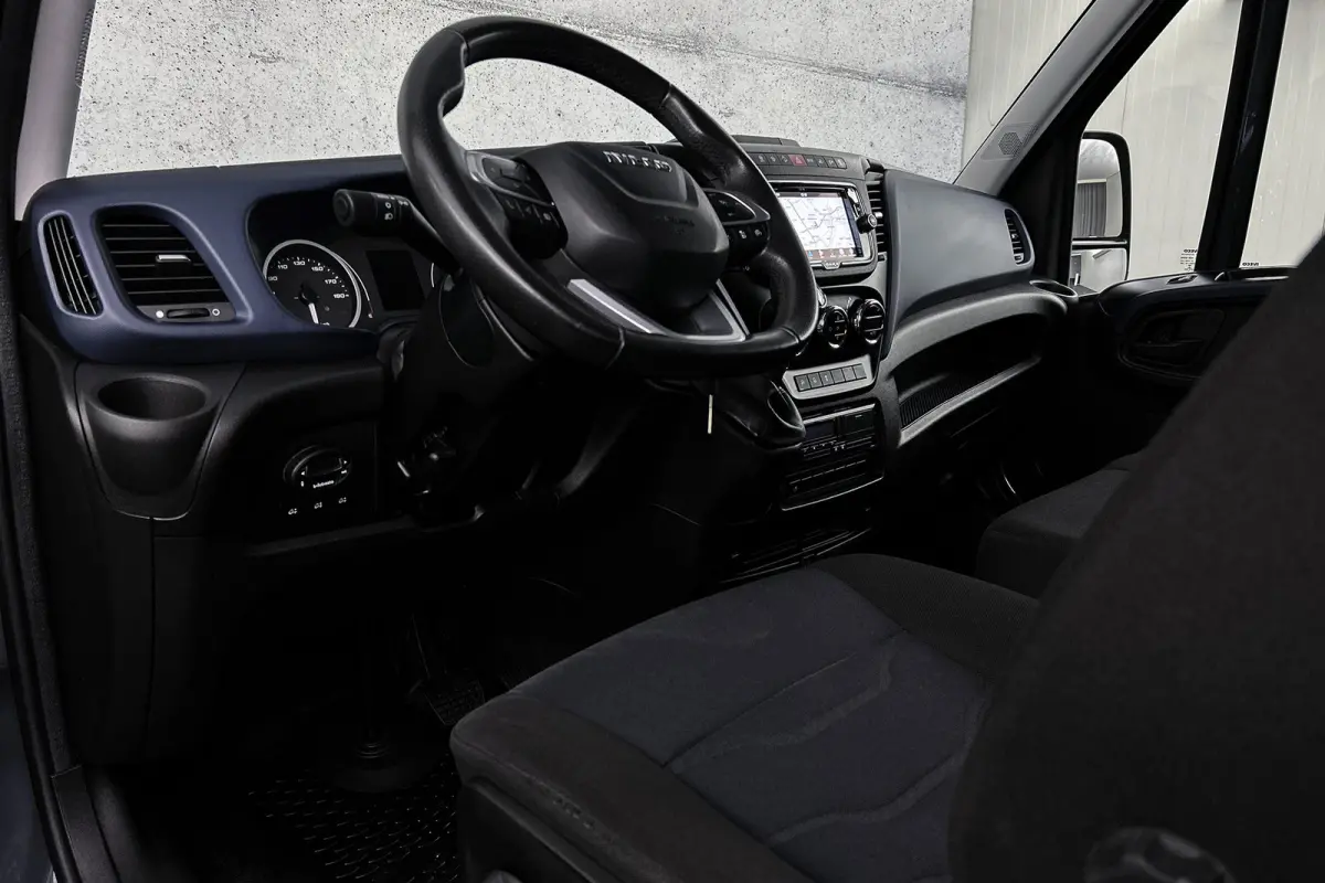 35C21 Dubbellucht | Geen vrachtwagenheffing | Trekhaak 3,5T | Navigatie | LED | Camera | Airco | Cruise control