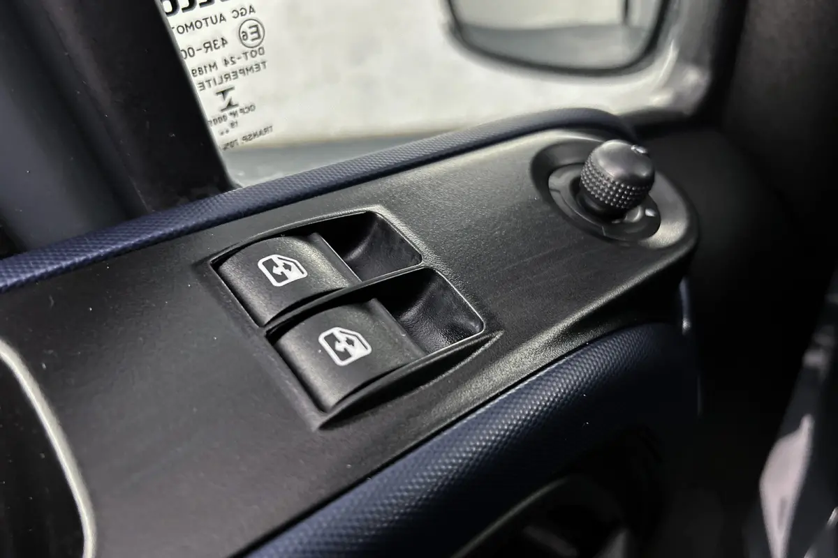 35C21 Dubbellucht | Geen vrachtwagenheffing | Trekhaak 3,5T | Navigatie | LED | Camera | Airco | Cruise control