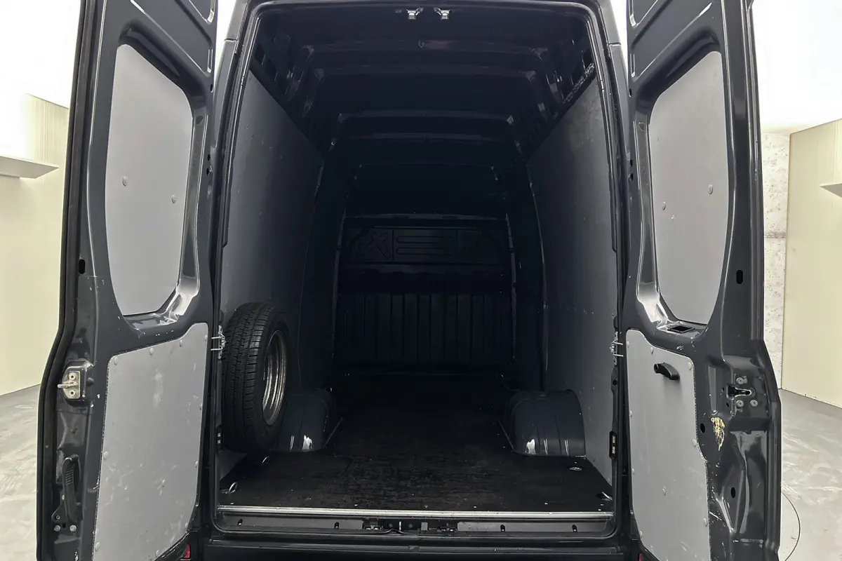35C21 Dubbellucht | Geen vrachtwagenheffing | Trekhaak 3,5T | Navigatie | LED | Camera | Airco | Cruise control
