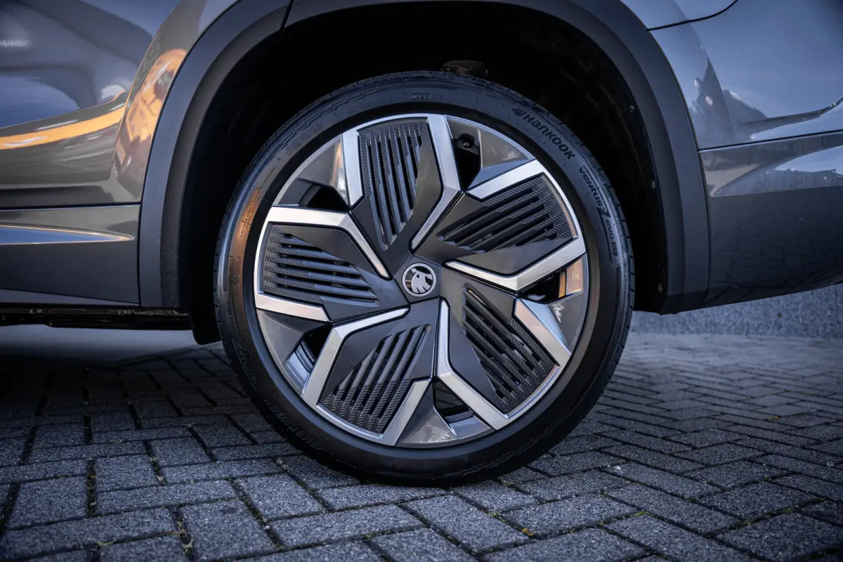 1.5 TSI PHEV Sportline Business | Achteruitrijcamera | Elektrisch glazen panorama-dak | Lichtmetalen velgen 20"