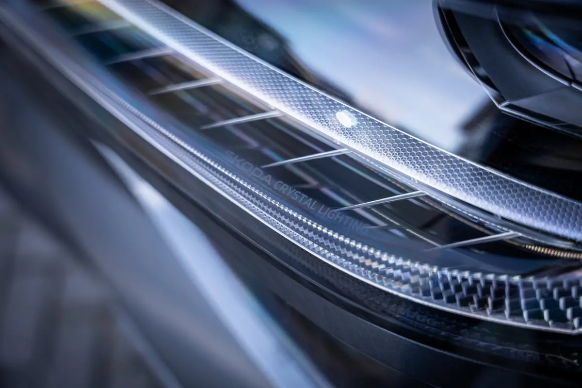 1.5 TSI PHEV Sportline Business | Achteruitrijcamera | Elektrisch glazen panorama-dak | Lichtmetalen velgen 20"