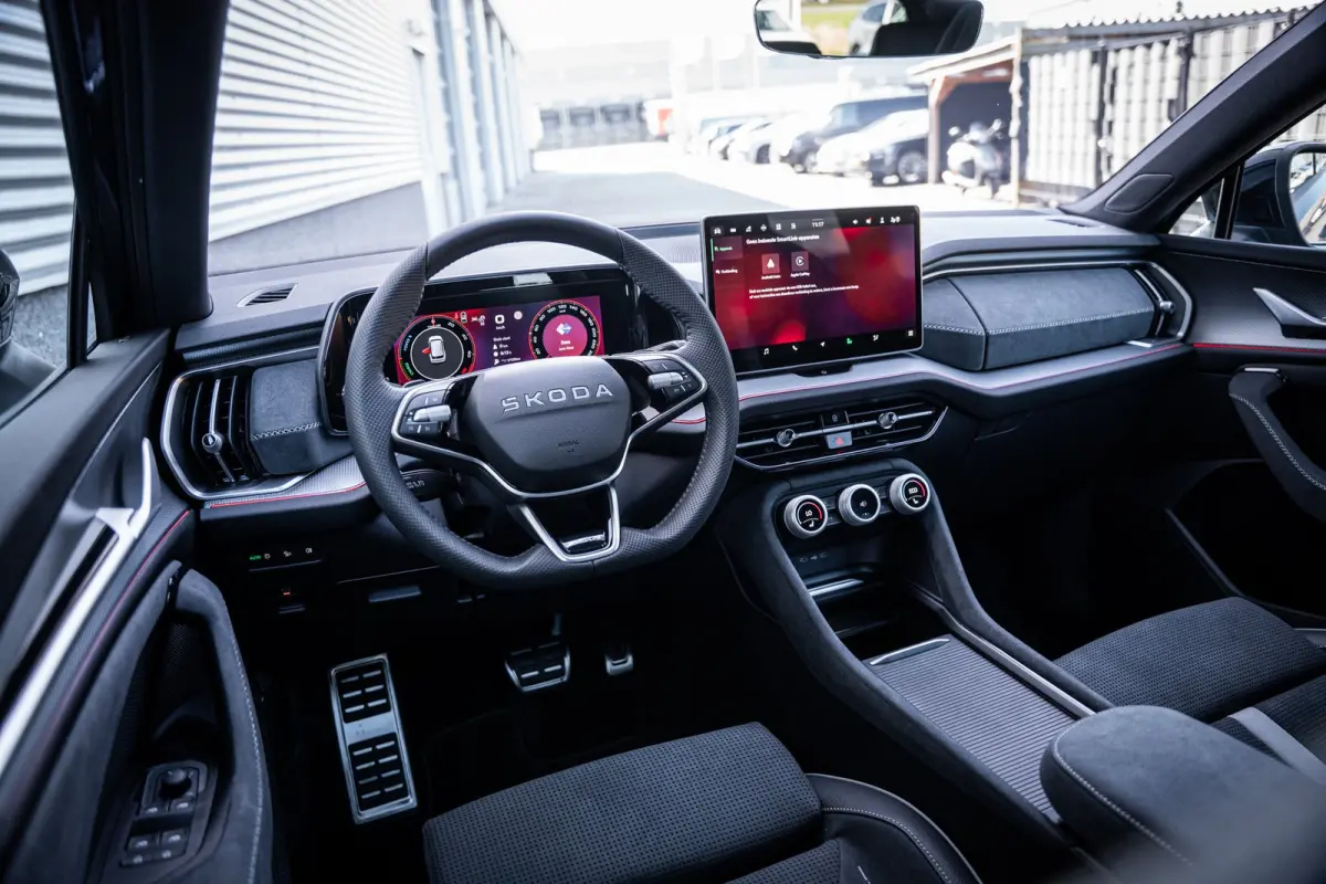 1.5 TSI PHEV Sportline Business | Achteruitrijcamera | Elektrisch glazen panorama-dak | Lichtmetalen velgen 20"