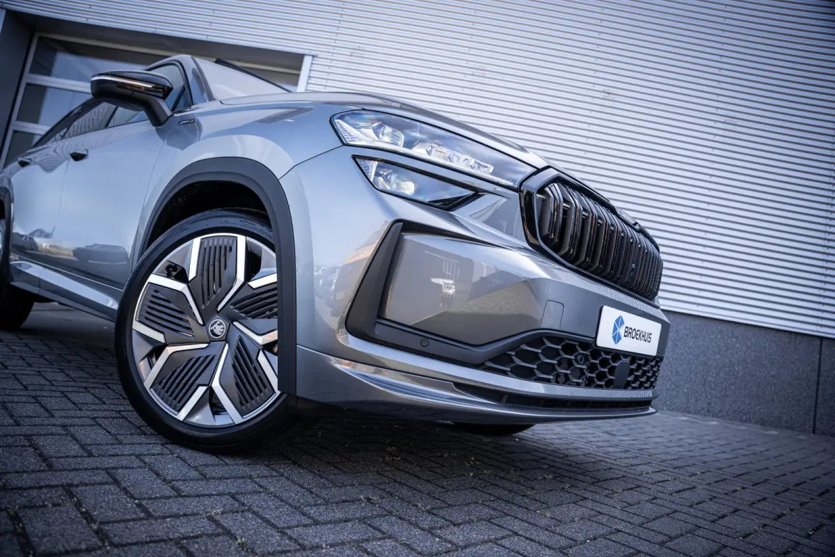 1.5 TSI PHEV Sportline Business | Achteruitrijcamera | Elektrisch glazen panorama-dak | Lichtmetalen velgen 20"
