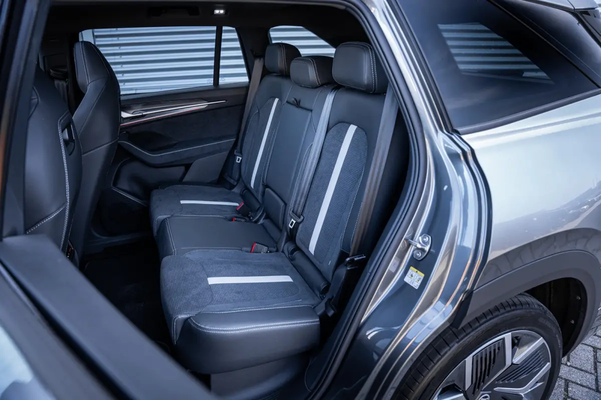 1.5 TSI PHEV Sportline Business | Achteruitrijcamera | Elektrisch glazen panorama-dak | Lichtmetalen velgen 20"