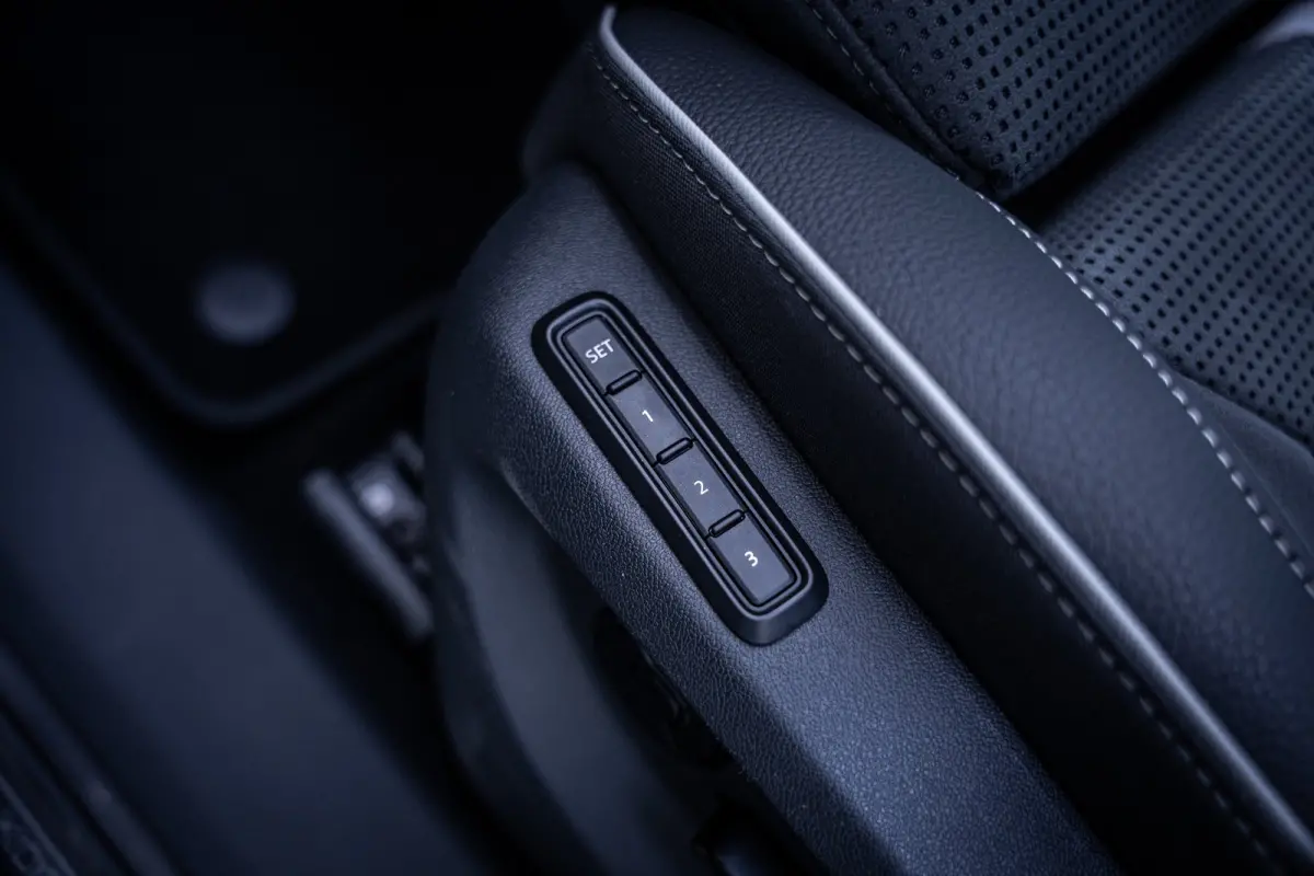 1.5 TSI PHEV Sportline Business | Achteruitrijcamera | Elektrisch glazen panorama-dak | Lichtmetalen velgen 20"