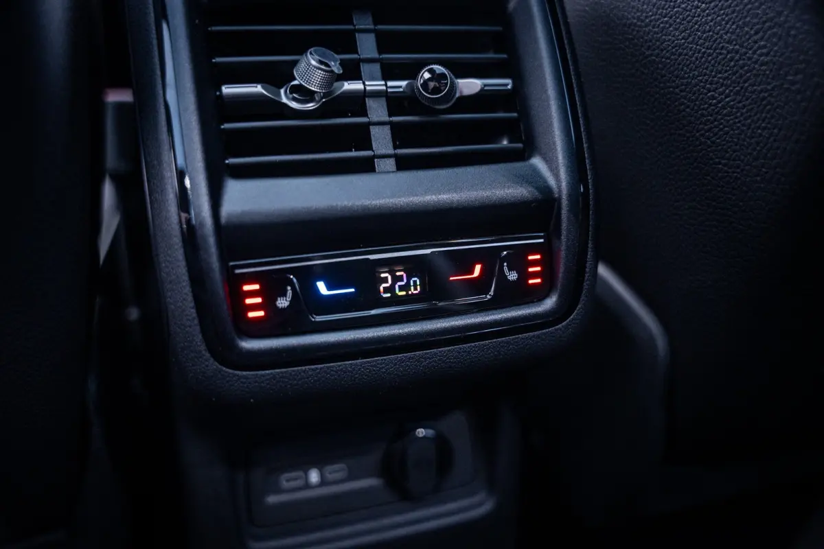 1.5 TSI PHEV Sportline Business | Achteruitrijcamera | Elektrisch glazen panorama-dak | Lichtmetalen velgen 20"