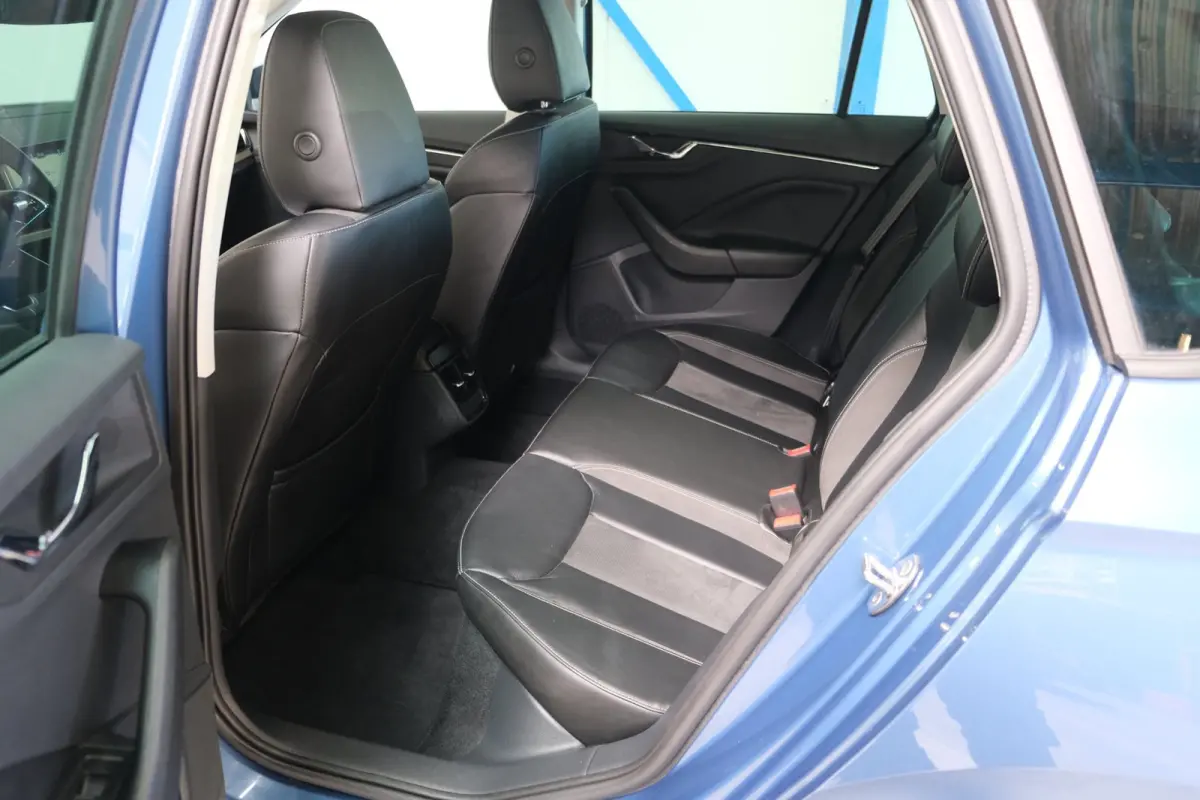 1.0 TSI Business Edition Automaat - N.A.P. Airco, Cruise, Virtual Display, Camera, PDC, Trekhaak.