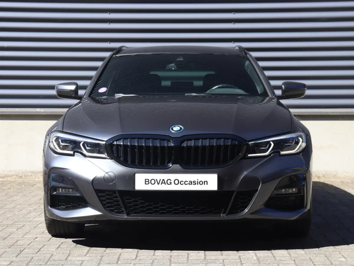 330e | High Executive | M Sportpakket | Laserlight | Getint Glas | Verwarmbare Voorstoelen | Hi-Fi | Apple Carplay | SOH 92% | 19'' LMV