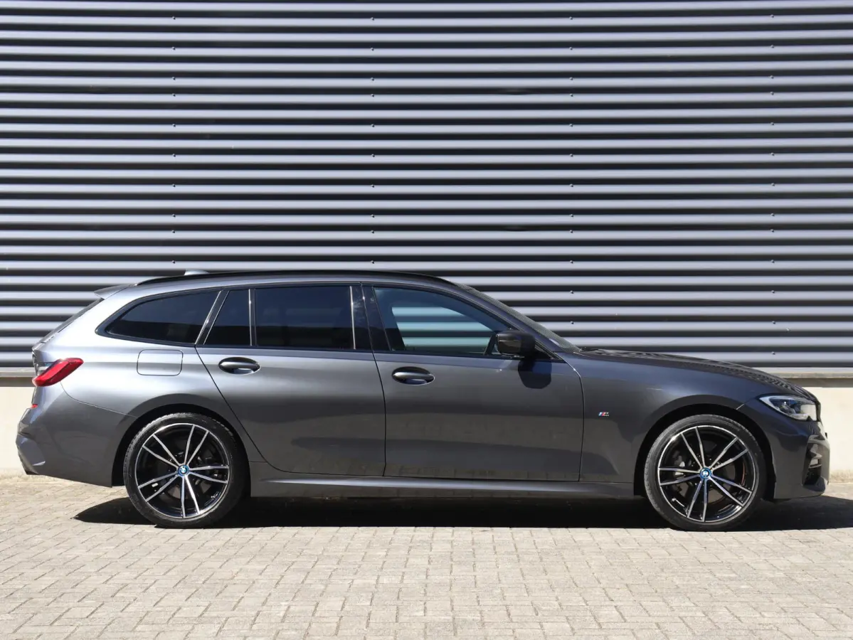 330e | High Executive | M Sportpakket | Laserlight | Getint Glas | Verwarmbare Voorstoelen | Hi-Fi | Apple Carplay | SOH 92% | 19'' LMV