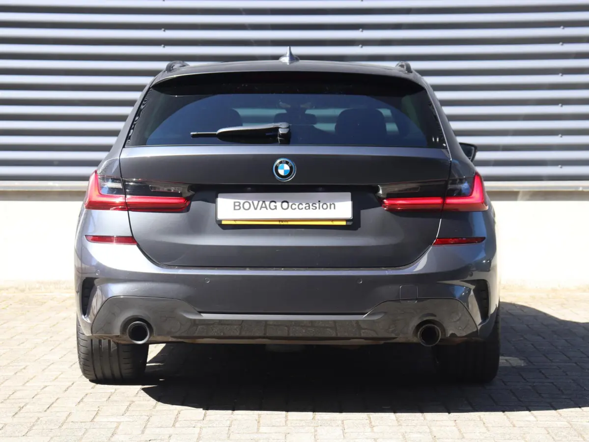 330e | High Executive | M Sportpakket | Laserlight | Getint Glas | Verwarmbare Voorstoelen | Hi-Fi | Apple Carplay | SOH 92% | 19'' LMV