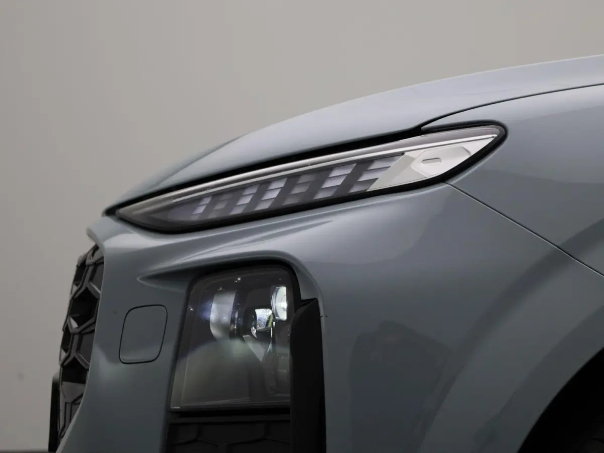 1.5 e-hybrid S edition 272 PK l Demo l Adaptive cruise control l Camera l Stoelverwarming l Climate Control l Navigatie l Apple Carplay | Android Auto l LED-koplampen l Privacy glas l