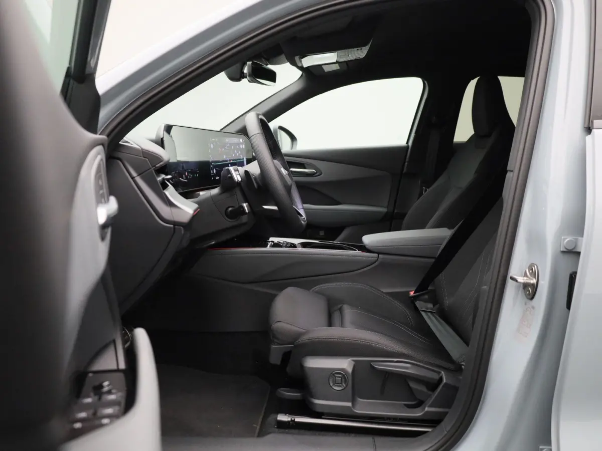 1.5 e-hybrid S edition 272 PK l Demo l Adaptive cruise control l Camera l Stoelverwarming l Climate Control l Navigatie l Apple Carplay | Android Auto l LED-koplampen l Privacy glas l