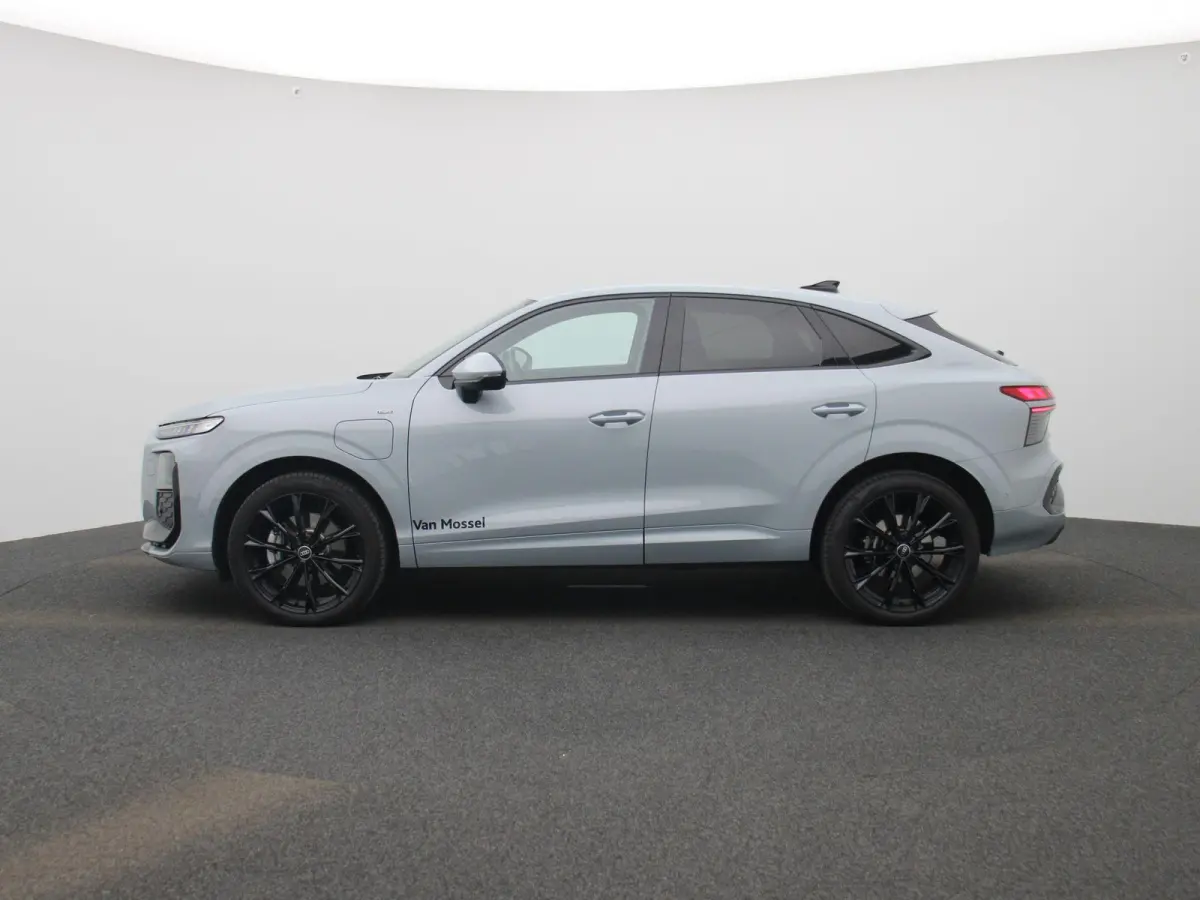 1.5 e-hybrid S edition 272 PK l Demo l Adaptive cruise control l Camera l Stoelverwarming l Climate Control l Navigatie l Apple Carplay | Android Auto l LED-koplampen l Privacy glas l
