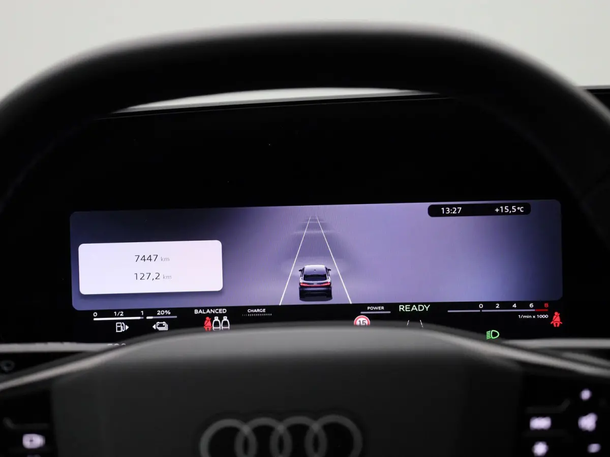 1.5 e-hybrid S edition 272 PK l Demo l Adaptive cruise control l Camera l Stoelverwarming l Climate Control l Navigatie l Apple Carplay | Android Auto l LED-koplampen l Privacy glas l
