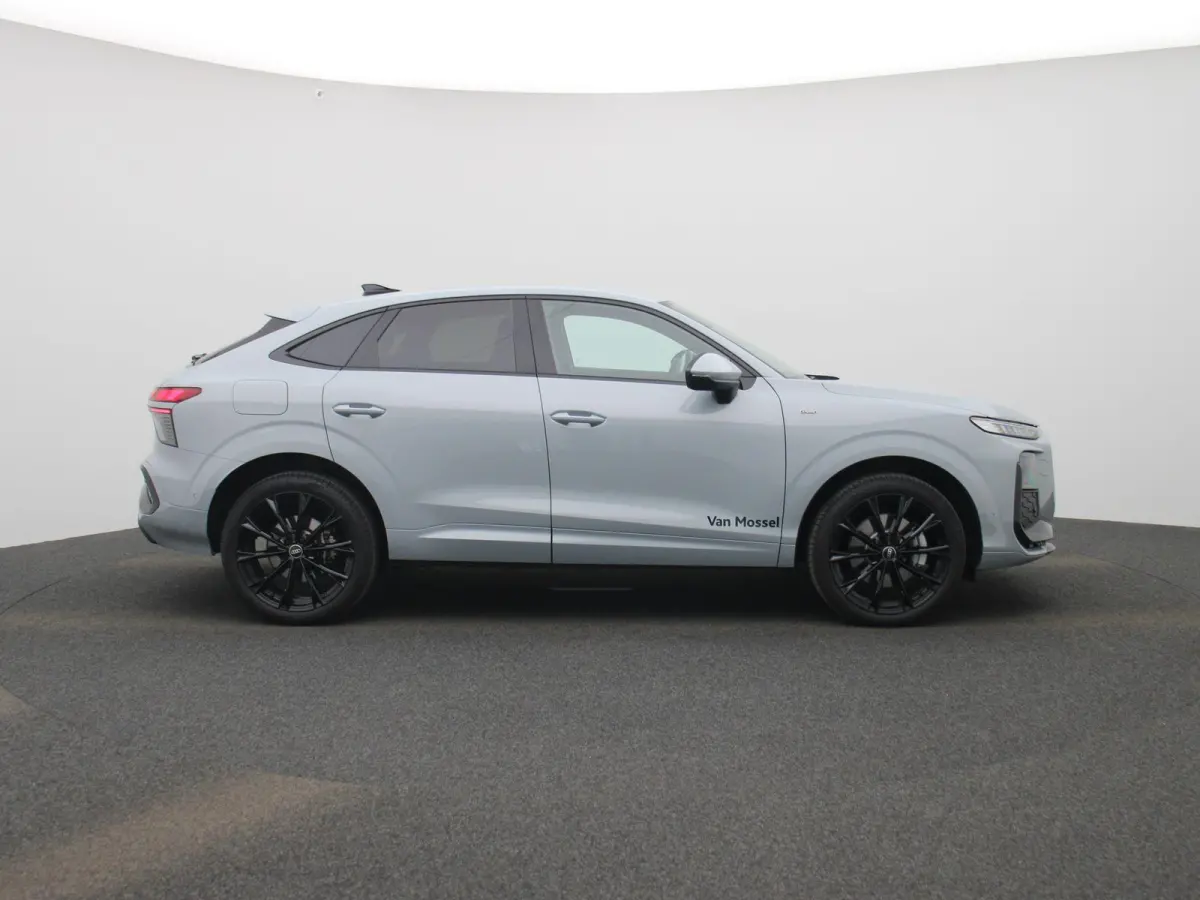 1.5 e-hybrid S edition 272 PK l Demo l Adaptive cruise control l Camera l Stoelverwarming l Climate Control l Navigatie l Apple Carplay | Android Auto l LED-koplampen l Privacy glas l