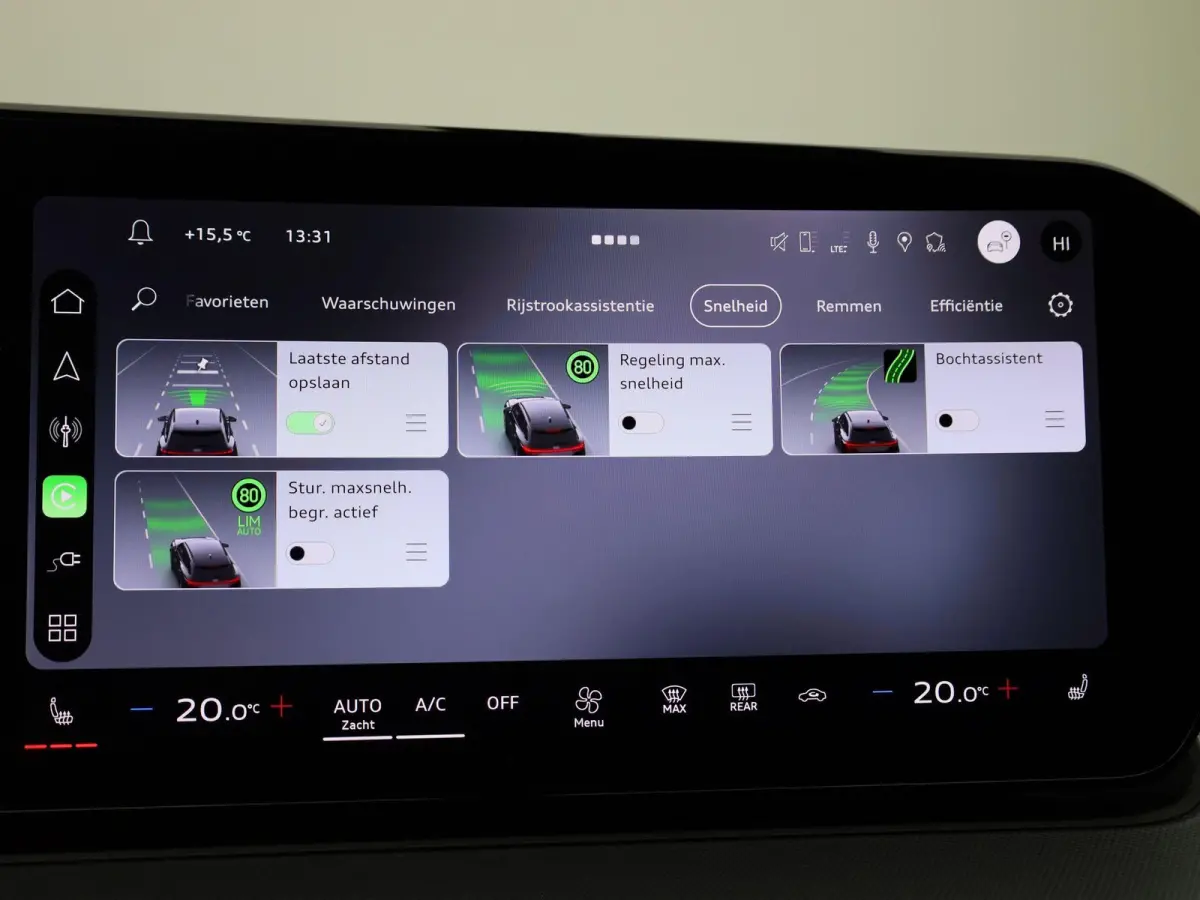 1.5 e-hybrid S edition 272 PK l Demo l Adaptive cruise control l Camera l Stoelverwarming l Climate Control l Navigatie l Apple Carplay | Android Auto l LED-koplampen l Privacy glas l