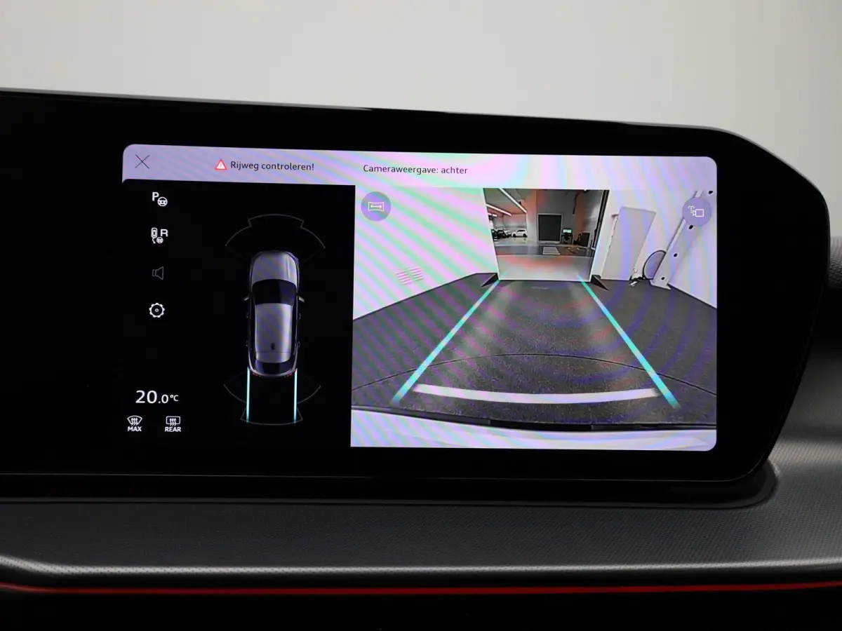 1.5 e-hybrid S edition 272 PK l Demo l Adaptive cruise control l Camera l Stoelverwarming l Climate Control l Navigatie l Apple Carplay | Android Auto l LED-koplampen l Privacy glas l