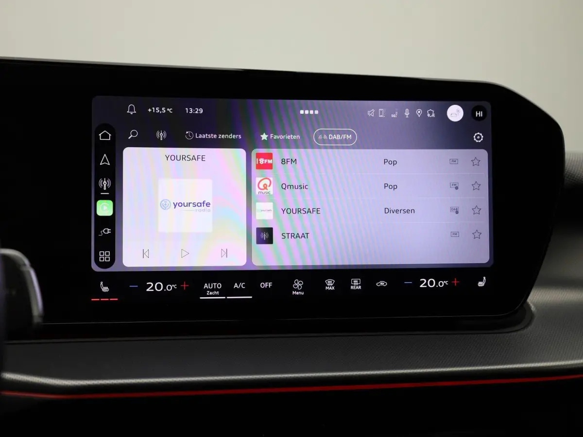 1.5 e-hybrid S edition 272 PK l Demo l Adaptive cruise control l Camera l Stoelverwarming l Climate Control l Navigatie l Apple Carplay | Android Auto l LED-koplampen l Privacy glas l