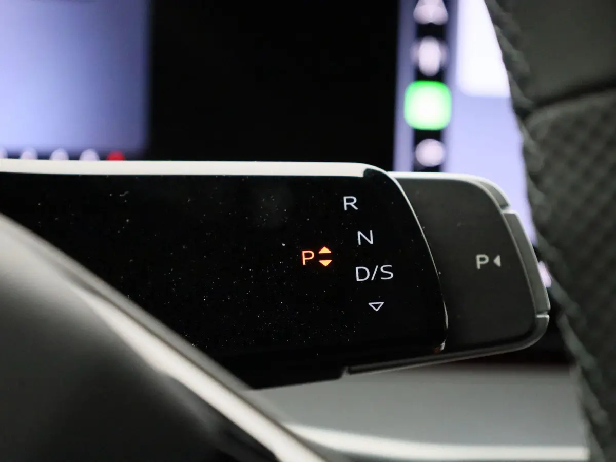 1.5 e-hybrid S edition 272 PK l Demo l Adaptive cruise control l Camera l Stoelverwarming l Climate Control l Navigatie l Apple Carplay | Android Auto l LED-koplampen l Privacy glas l