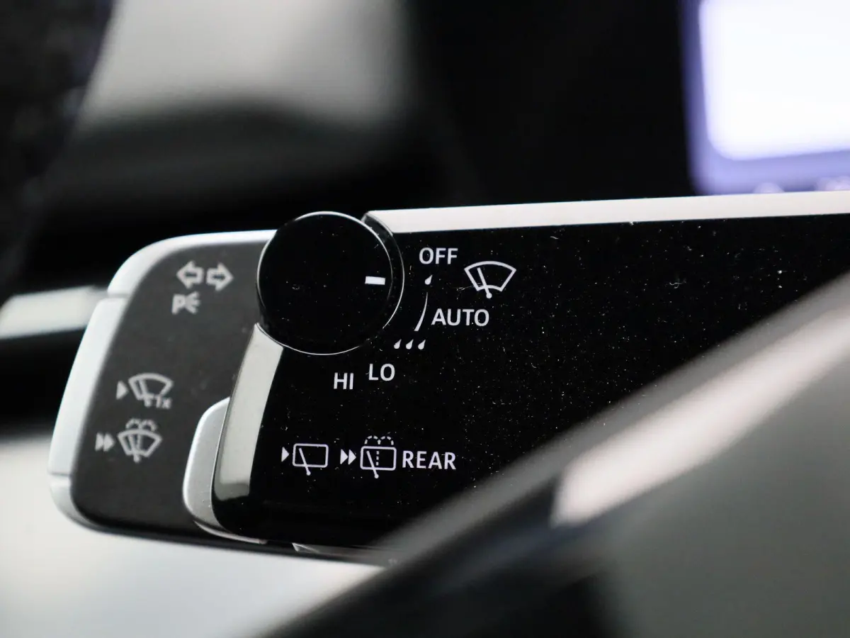 1.5 e-hybrid S edition 272 PK l Demo l Adaptive cruise control l Camera l Stoelverwarming l Climate Control l Navigatie l Apple Carplay | Android Auto l LED-koplampen l Privacy glas l
