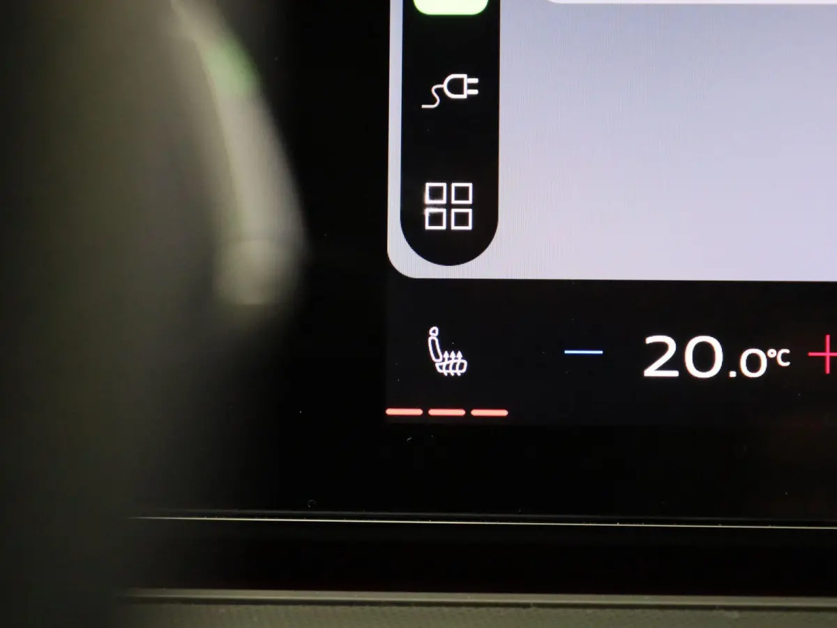 1.5 e-hybrid S edition 272 PK l Demo l Adaptive cruise control l Camera l Stoelverwarming l Climate Control l Navigatie l Apple Carplay | Android Auto l LED-koplampen l Privacy glas l