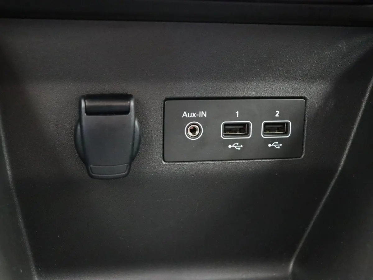 1.0 TCe Business Zen Bi-Fuel | LPG G3 | Voordelig rijden | Cruise Control | Metallic Lak | Apple Carplay & Android Auto | LED Koplampen | Parkeersensoren |