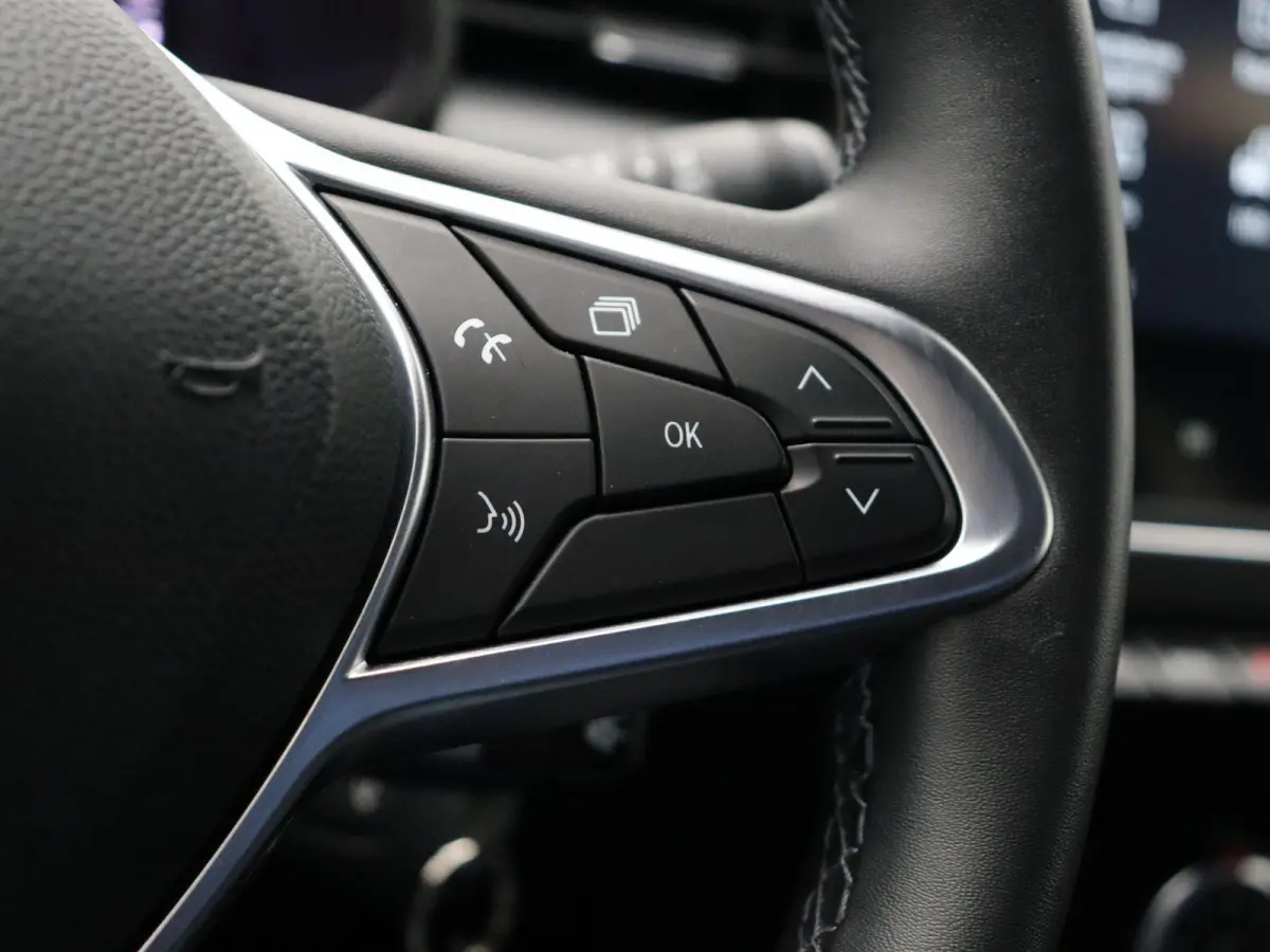 1.0 TCe Business Zen Bi-Fuel | LPG G3 | Voordelig rijden | Cruise Control | Metallic Lak | Apple Carplay & Android Auto | LED Koplampen | Parkeersensoren |