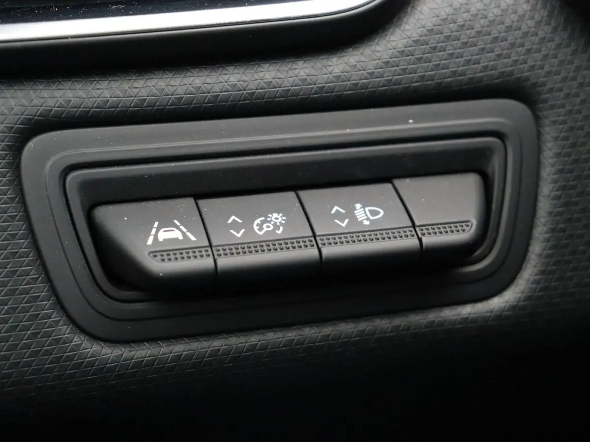 1.0 TCe Business Zen Bi-Fuel | LPG G3 | Voordelig rijden | Cruise Control | Metallic Lak | Apple Carplay & Android Auto | LED Koplampen | Parkeersensoren |