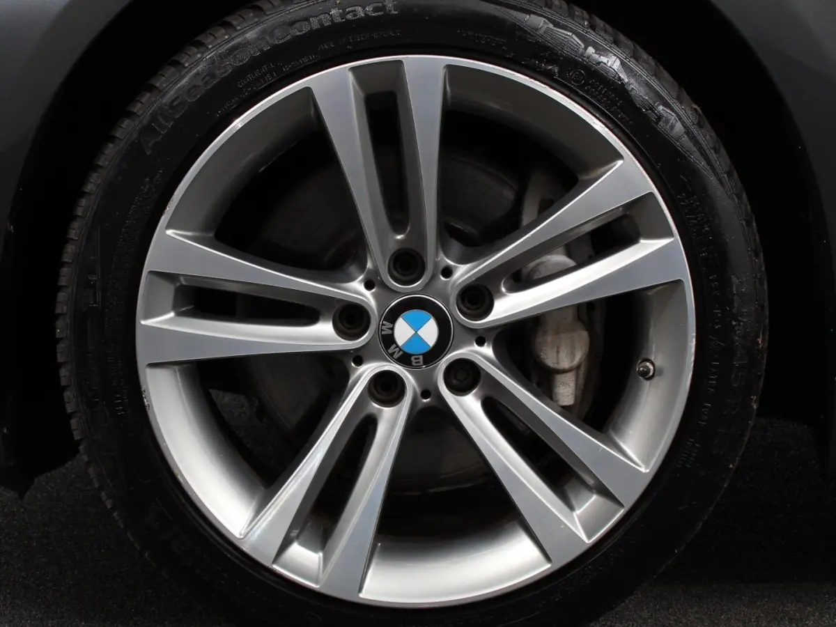 340i 326 pk Automaat Sport-Line Navigatie Climate Control Cruise Control Led Elektrische bedienbare achterklep Extra Getint Glas Lichtmetalen velgen 18" Stoelverwarming