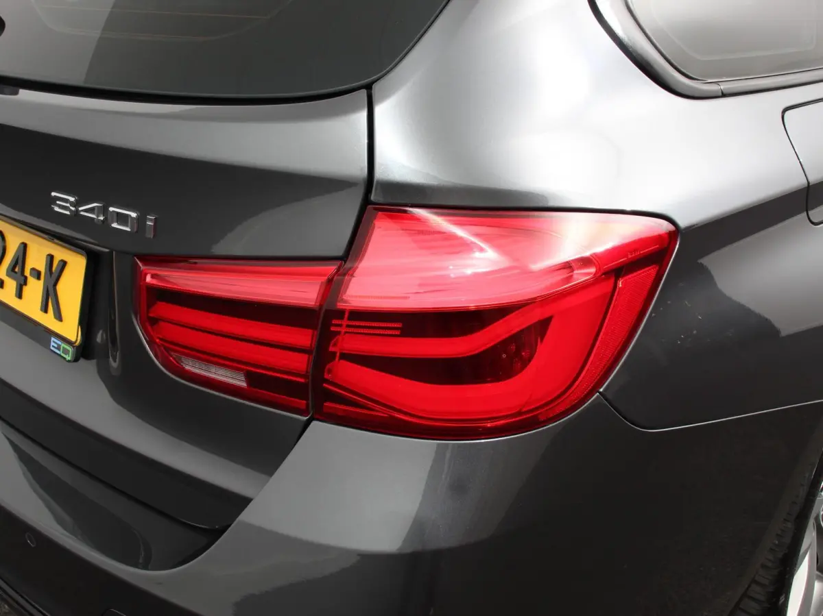 340i 326 pk Automaat Sport-Line Navigatie Climate Control Cruise Control Led Elektrische bedienbare achterklep Extra Getint Glas Lichtmetalen velgen 18" Stoelverwarming