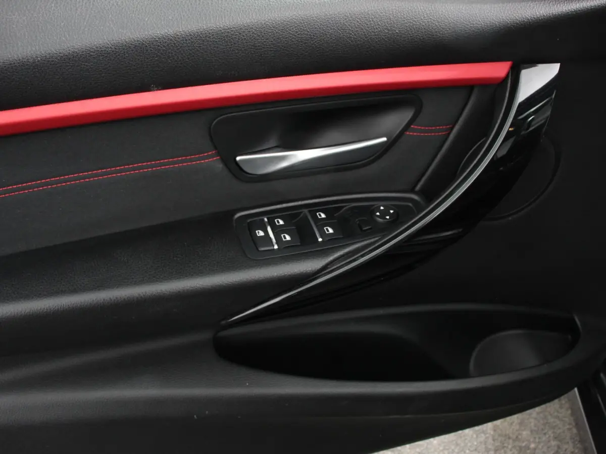 340i 326 pk Automaat Sport-Line Navigatie Climate Control Cruise Control Led Elektrische bedienbare achterklep Extra Getint Glas Lichtmetalen velgen 18" Stoelverwarming