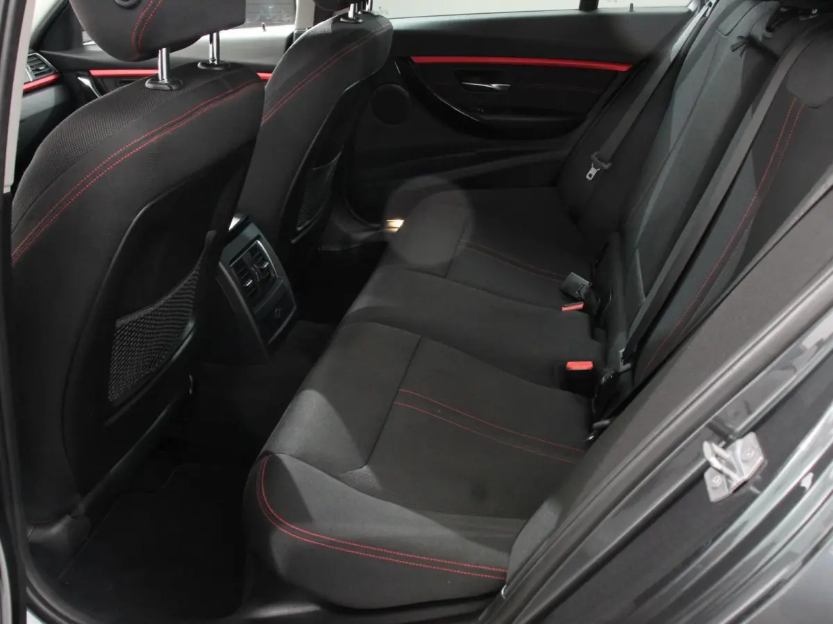 340i 326 pk Automaat Sport-Line Navigatie Climate Control Cruise Control Led Elektrische bedienbare achterklep Extra Getint Glas Lichtmetalen velgen 18" Stoelverwarming