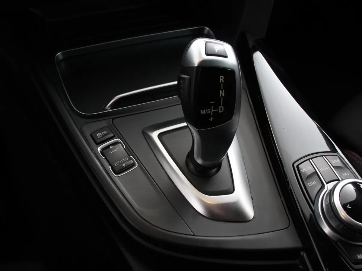 340i 326 pk Automaat Sport-Line Navigatie Climate Control Cruise Control Led Elektrische bedienbare achterklep Extra Getint Glas Lichtmetalen velgen 18" Stoelverwarming