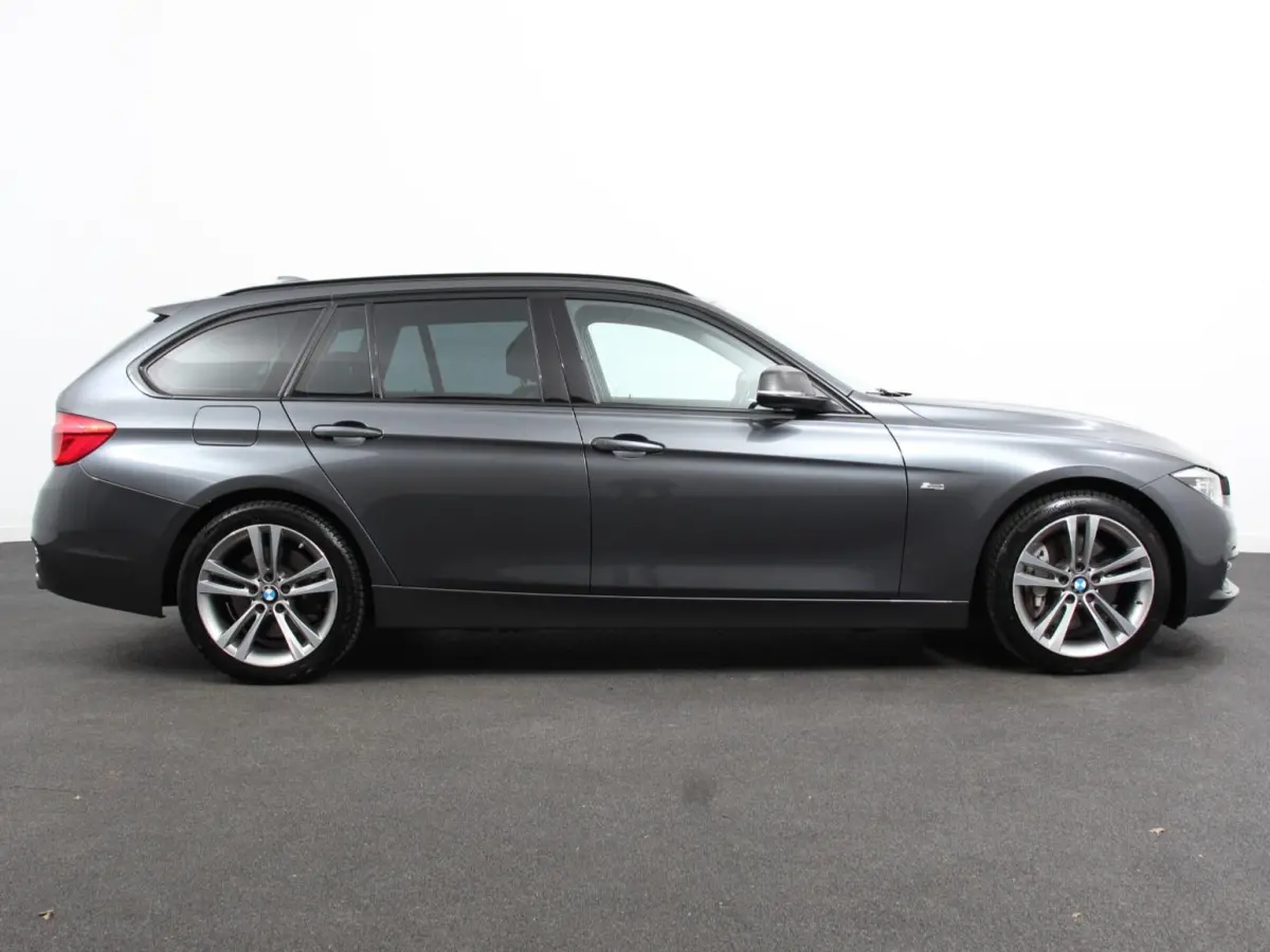 340i 326 pk Automaat Sport-Line Navigatie Climate Control Cruise Control Led Elektrische bedienbare achterklep Extra Getint Glas Lichtmetalen velgen 18" Stoelverwarming