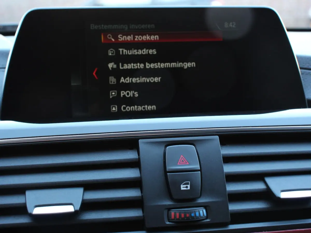340i 326 pk Automaat Sport-Line Navigatie Climate Control Cruise Control Led Elektrische bedienbare achterklep Extra Getint Glas Lichtmetalen velgen 18" Stoelverwarming