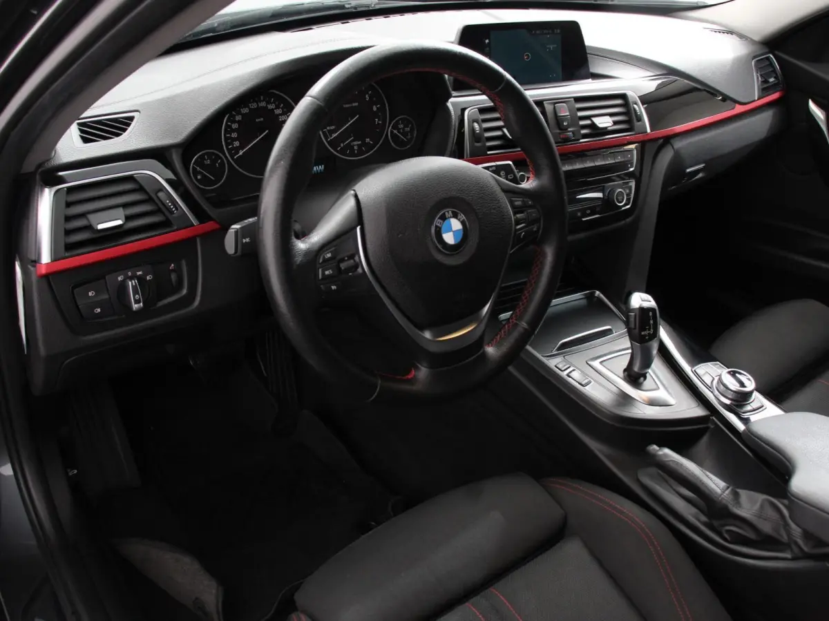 340i 326 pk Automaat Sport-Line Navigatie Climate Control Cruise Control Led Elektrische bedienbare achterklep Extra Getint Glas Lichtmetalen velgen 18" Stoelverwarming
