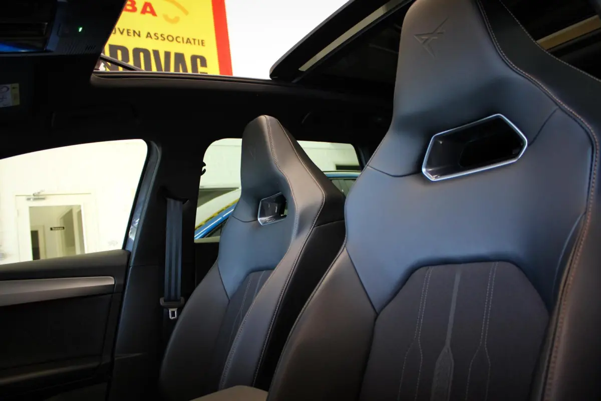 1.4 e-Hybrid VZ Performance // 245PK | Panoramadak | DCC | Camera | CarPlay & Android Auto | Sfeerverlichting