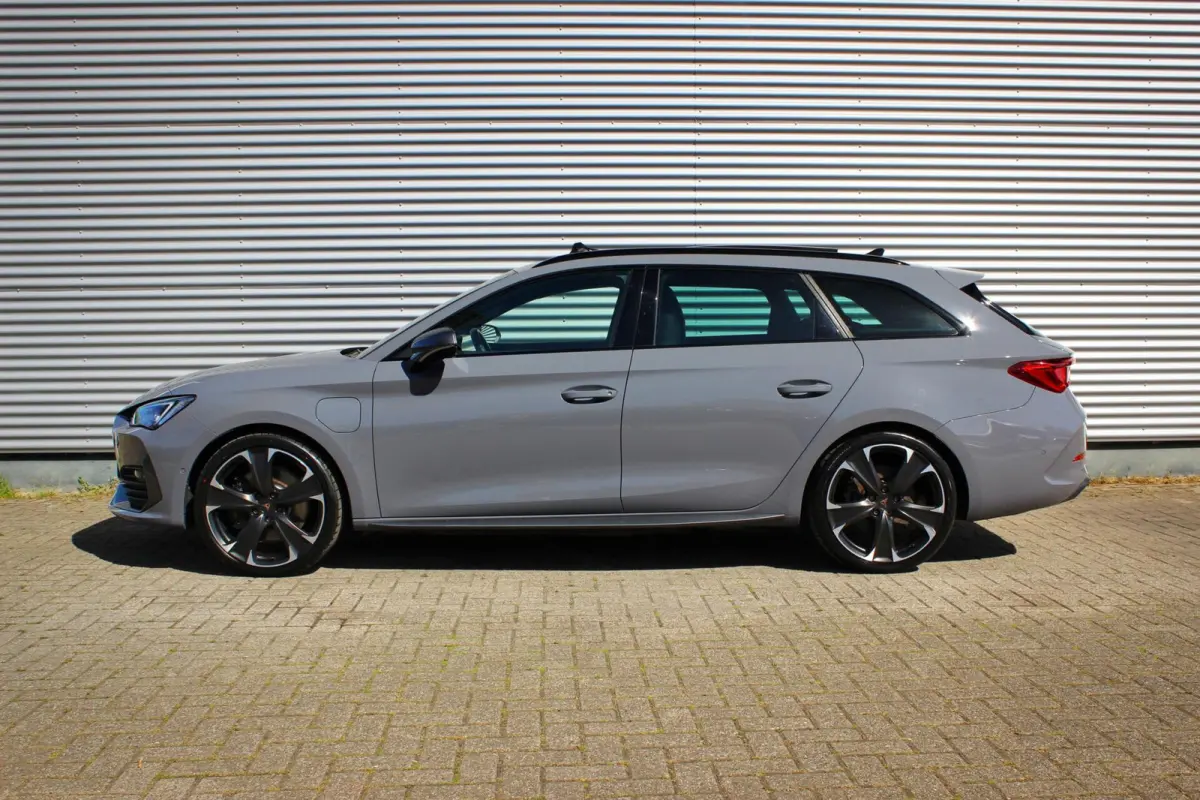 1.4 e-Hybrid VZ Performance // 245PK | Panoramadak | DCC | Camera | CarPlay & Android Auto | Sfeerverlichting