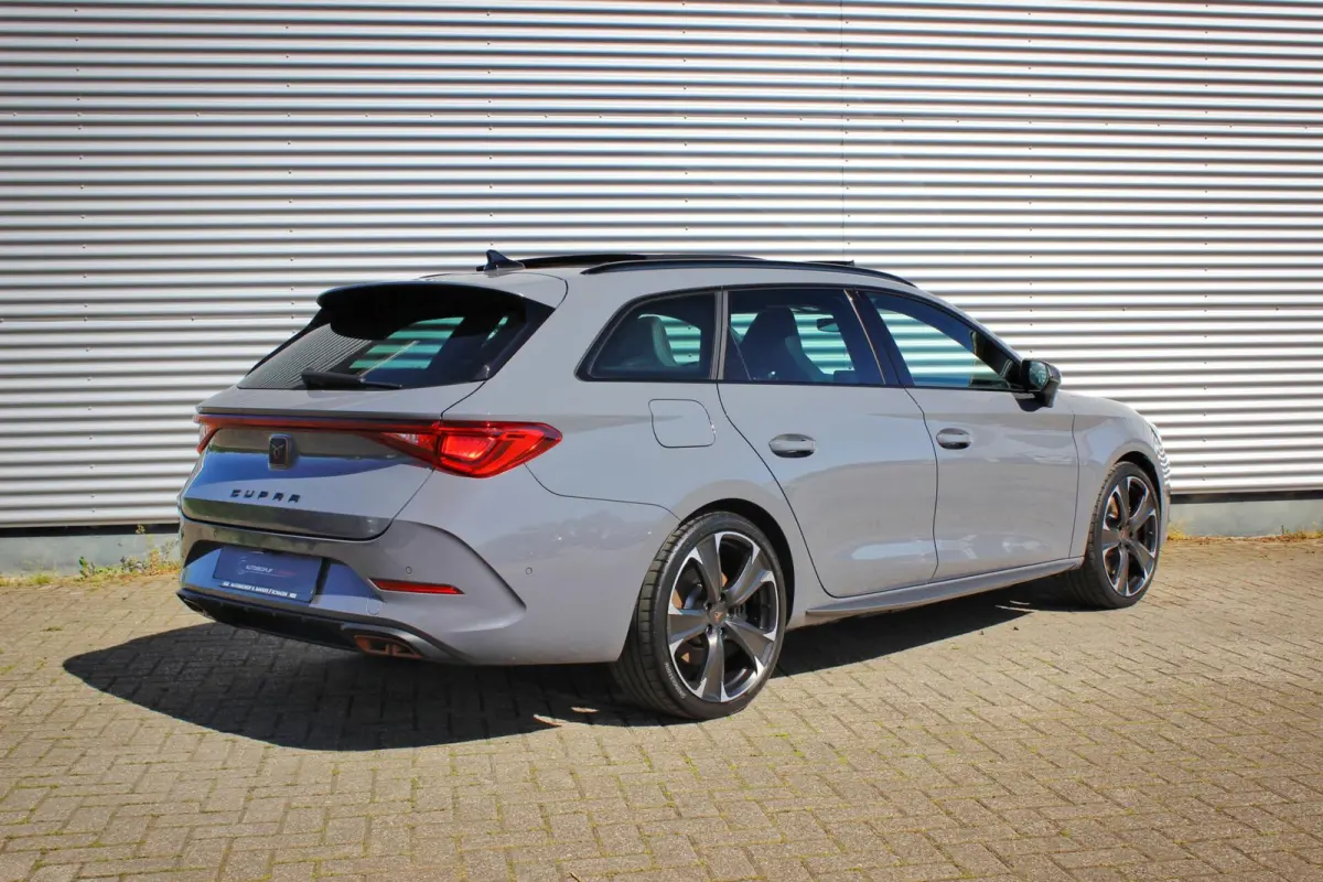 1.4 e-Hybrid VZ Performance // 245PK | Panoramadak | DCC | Camera | CarPlay & Android Auto | Sfeerverlichting